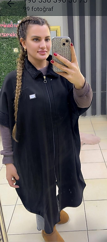 Boyun ve Kol Detayı Siyah Kürklü Detaylı Panço